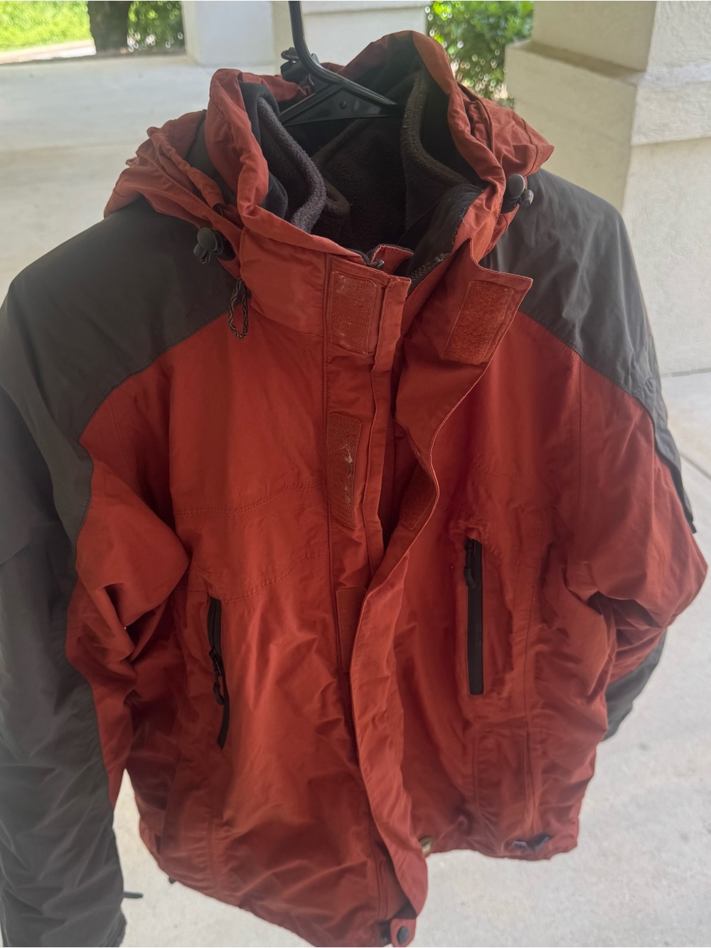 Cabela’s Outdoor Gear Men’s Hooded Full Zip Jacket Red/Gray Size L Regular